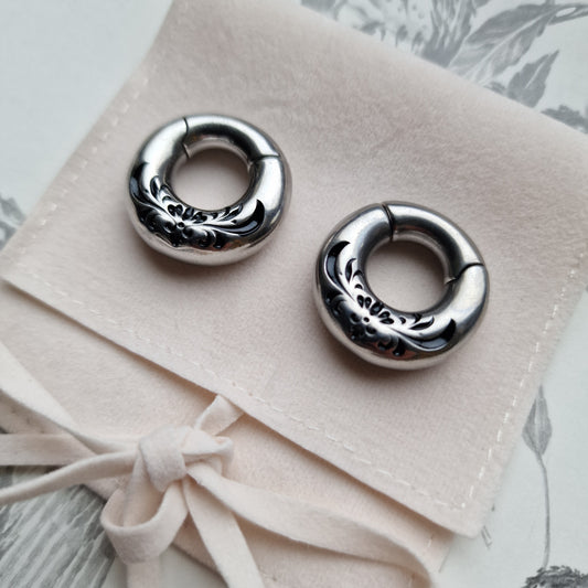6MM 2G Silver Blossom Huggies