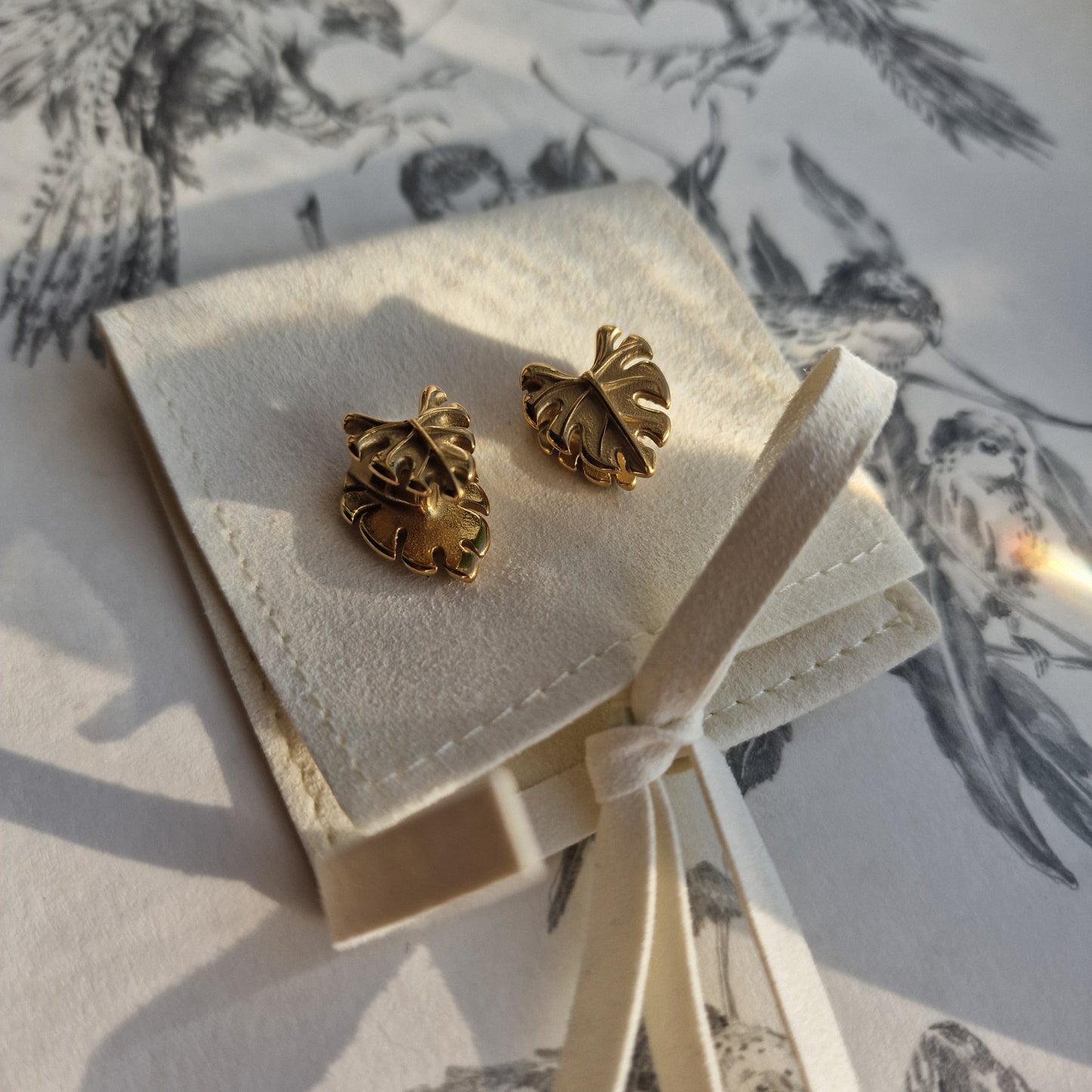 8MM 0G Gold Leaf Saddle Plug Ear Weight Stretched Lobes Ear Plugs Gauges Tunnels