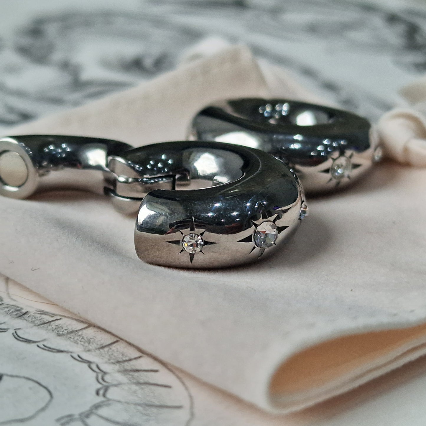 8MM 0G Silver Star Gaze Huggies