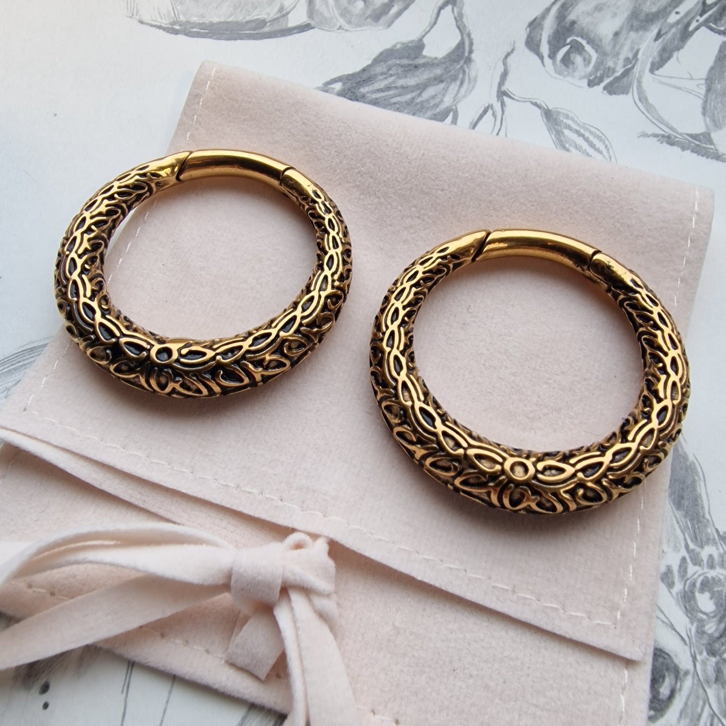 4MM 2G Sunshine Gold Ivy Thorn Hanger Ear Weights