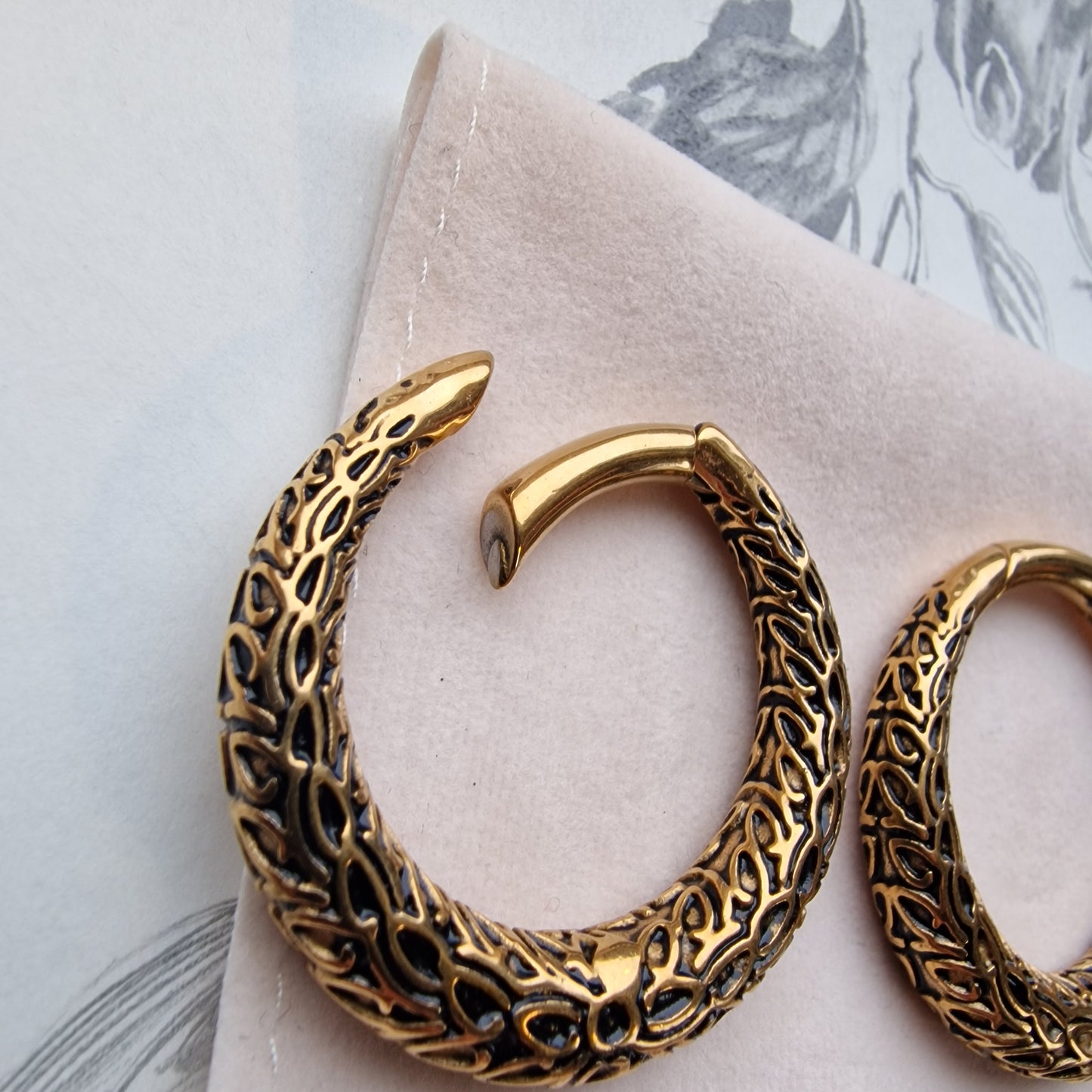 4MM 2G Sunshine Gold Ivy Thorn Hanger Ear Weights