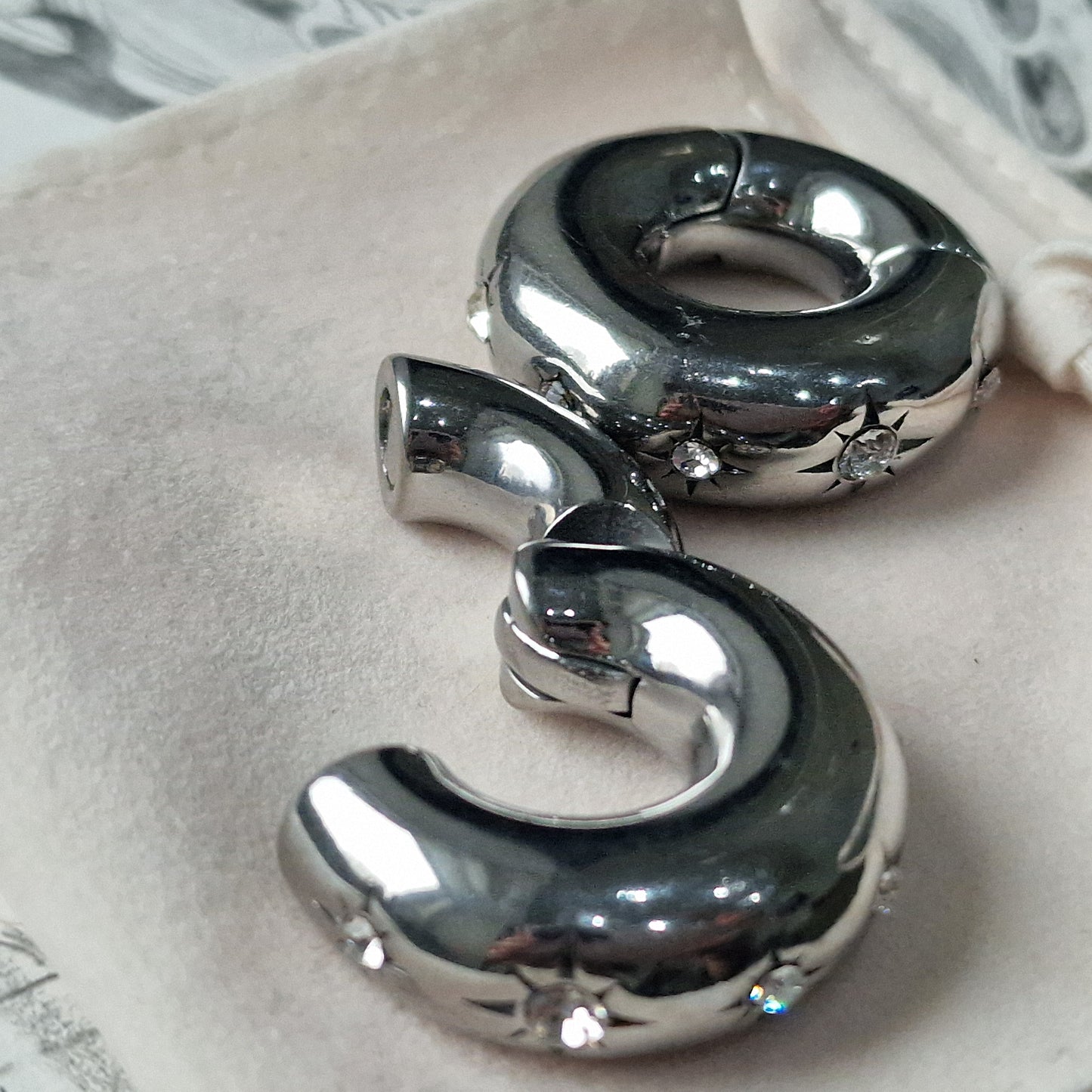 8MM 0G Silver Star Gaze Huggies