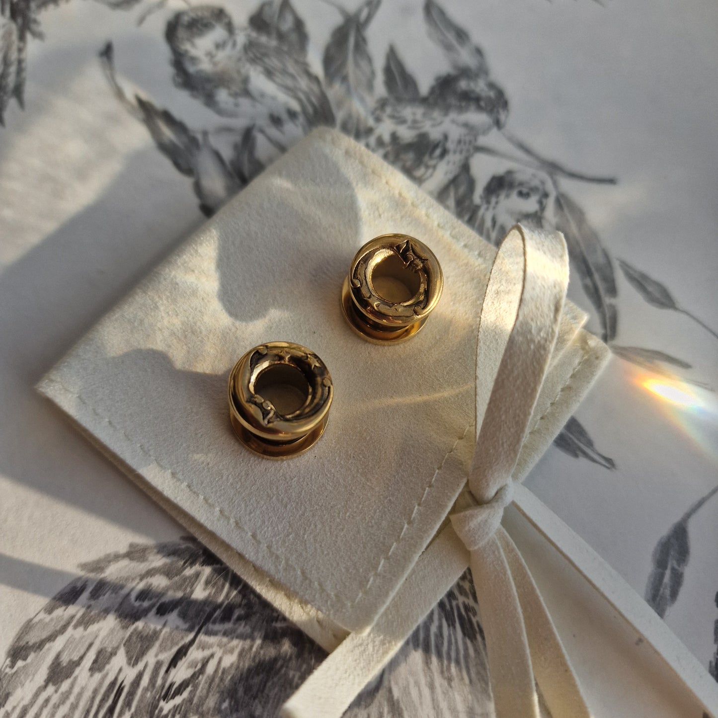 10MM 00G gold moon cresent screw tunnels | stretched lobes tunnels | plugs alt