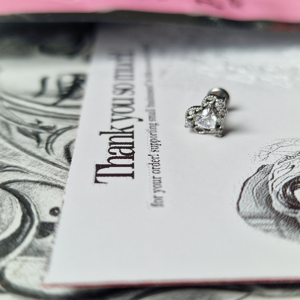 Chained Heart Detail | White Zircon Titanium Silver Body Piercing