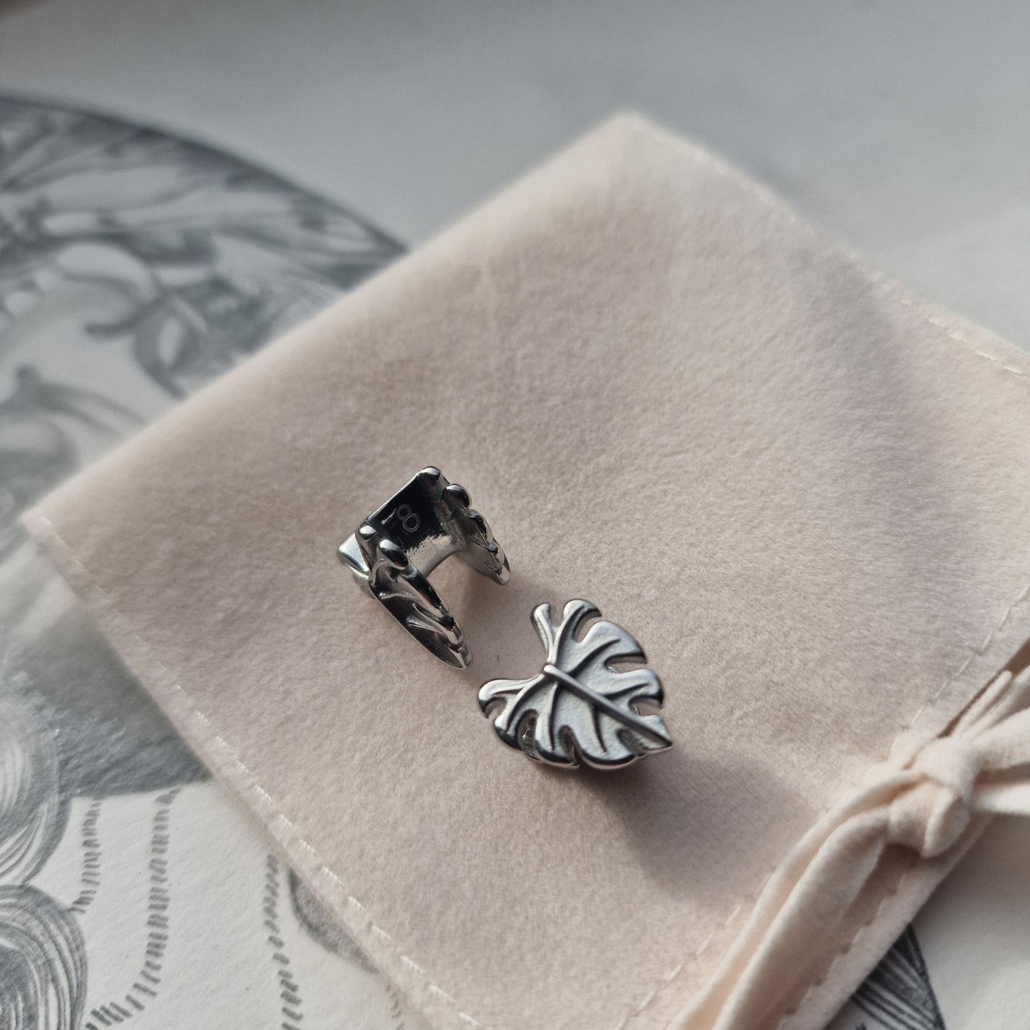 8MM 0G Silver Leaf Saddle Plugs Ear Weight Stretched Lobes Alt Piercings