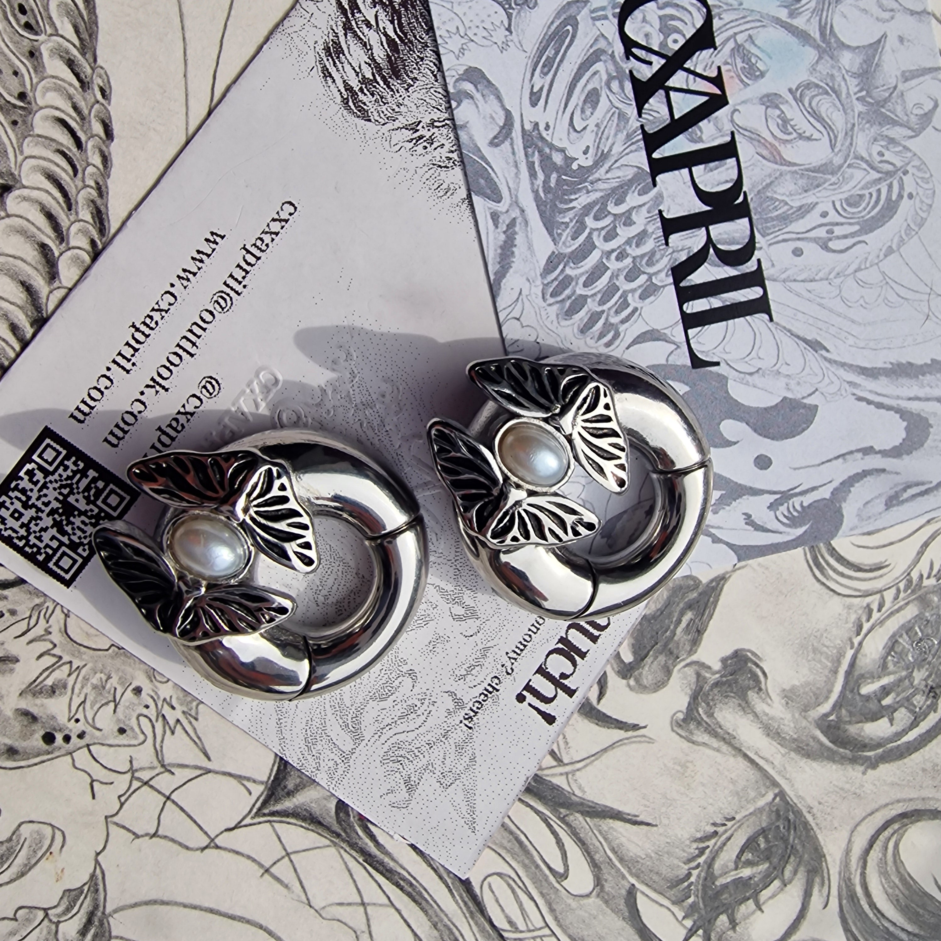 6MM 2G Twin Flame Butterfly Pearl Silver Ear Weights | Stretched Ears