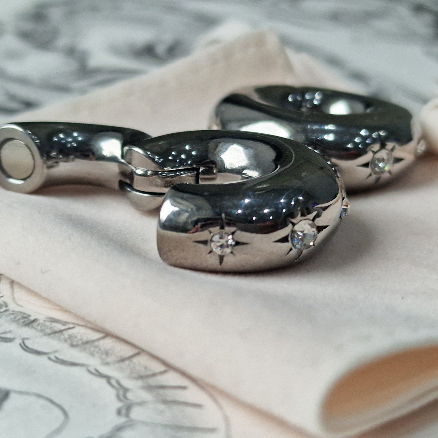 8MM 0G Silver Star Gaze Huggies