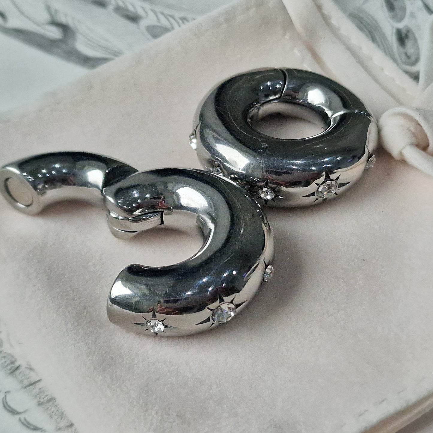 8MM 0G Silver Star Gaze Huggies