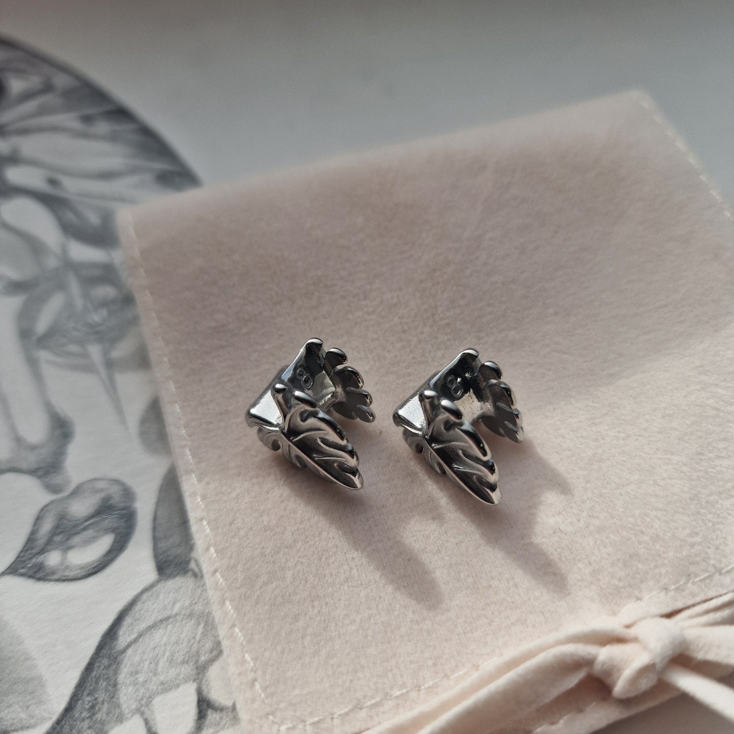 8MM 0G Silver Leaf Saddle Plugs Ear Weight Stretched Lobes Alt Piercings