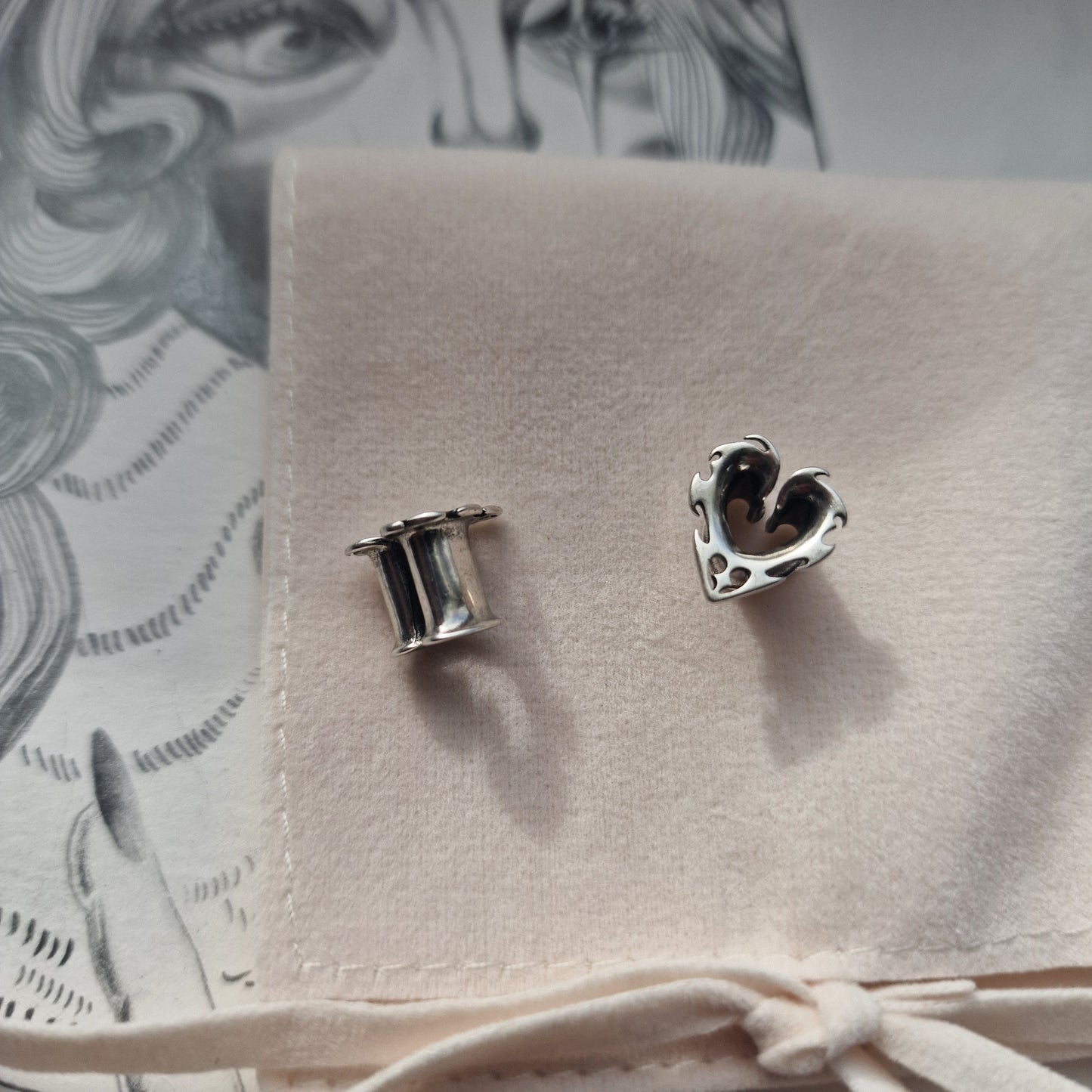 8MM 0G Silver Heart Flame Double Flared Tunnel Stretched Lobes Ear Weight Heart