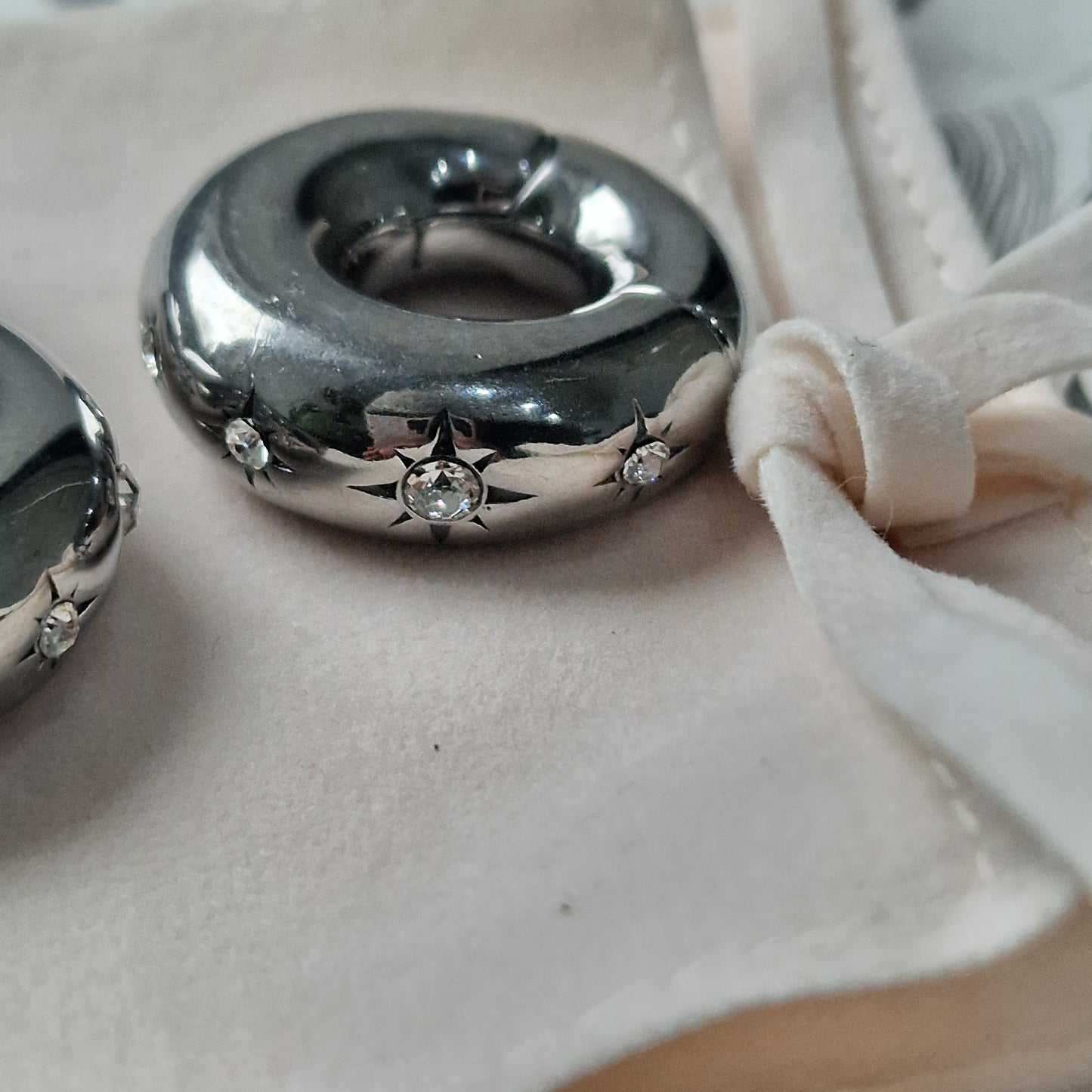 8MM 0G Silver Star Gaze Huggies