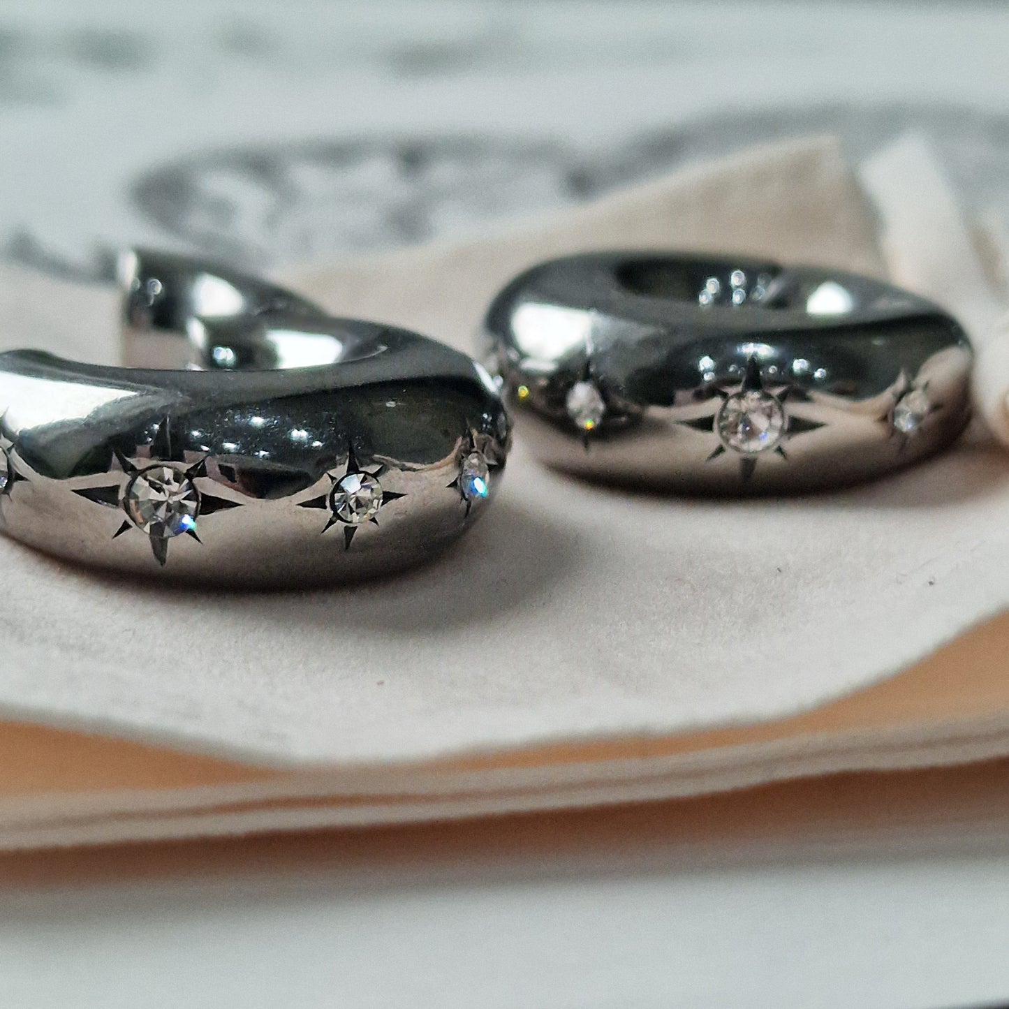 8MM 0G Silver Star Gaze Huggies